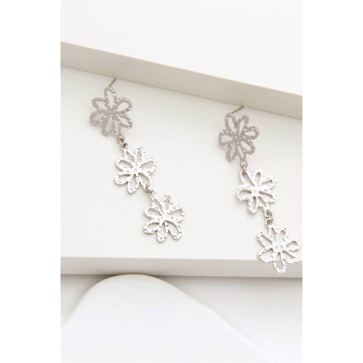 BELLISSIMA BIJOUX - Wholesale Dangle Earrings - Cut-out flower drop earrings1