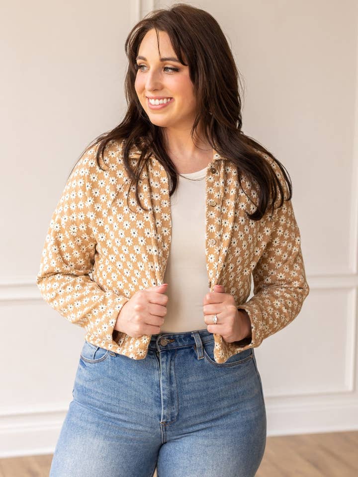 Bouton floral brun court Field of Daisies pour la vente par GRACE+EMMA by Southern Grace