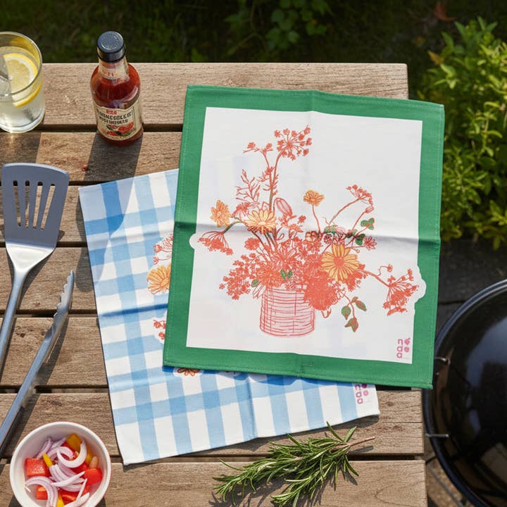 Set med 2 kökshanddukar Flores för wholesale av NÓDOA DESIGN