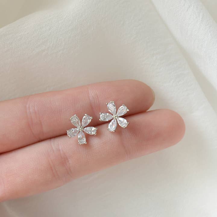 Melange Blanc - Wholesale Stud/Post Earrings - Parker flower earring, flower stud, flower stud earring1