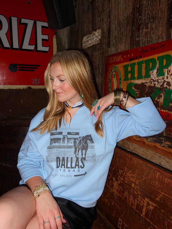 PÅ VÄG TILL MARFA TEE | CREWNECK för wholesale av Summer Tees