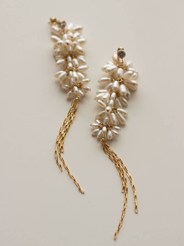 Boucles d'oreilles Fleurette à pompon pour la vente par Christine Elizabeth Jewelry