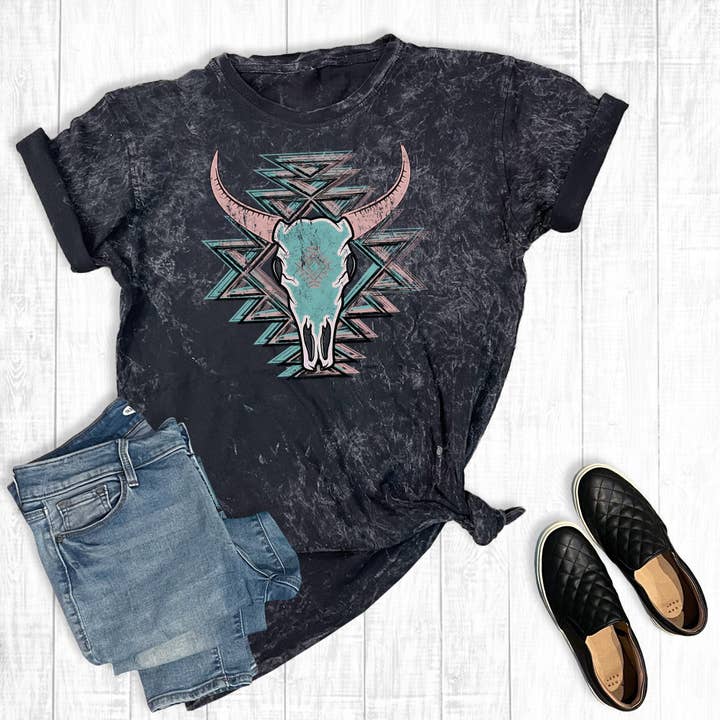Western Aztec Cowskull Grafisk Tee Mineraltvätt Grafisk T-shirt för wholesale av The Way Down South