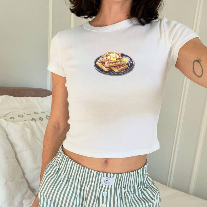 Waffel Frühstück Brunch Grafik Crop Top Foodie T-Shirt für den Großhandel von FizzCandy Designs