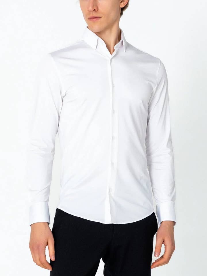 Chemise de voyage ajustée sans plis - Blanc pour la vente par Ron Tomson