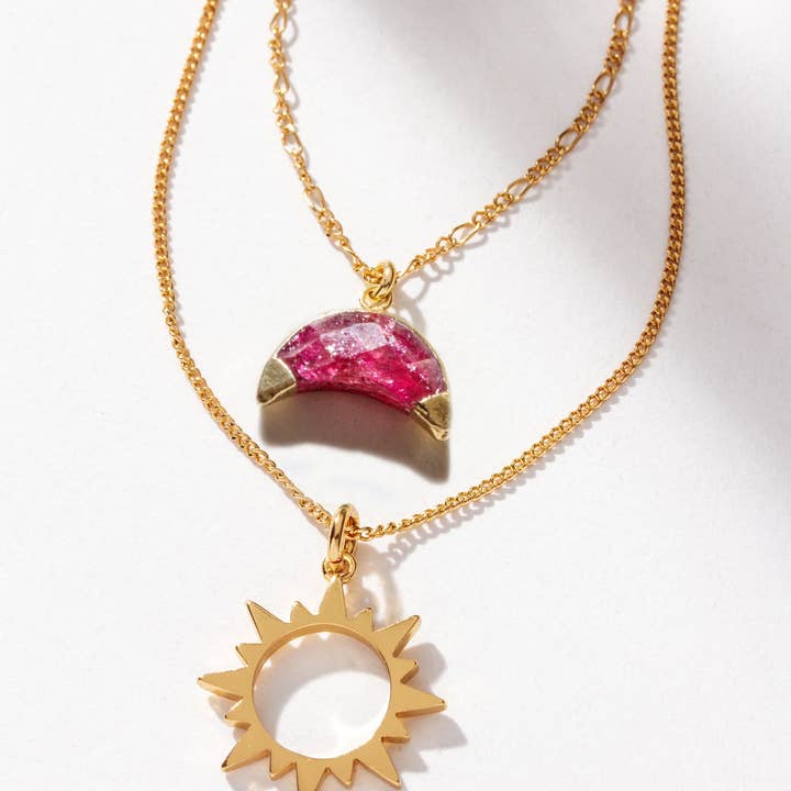 Lunar Radiance Lagdelt Halskæde Guld Månelag for engroshandel hos The Ramadan Edit