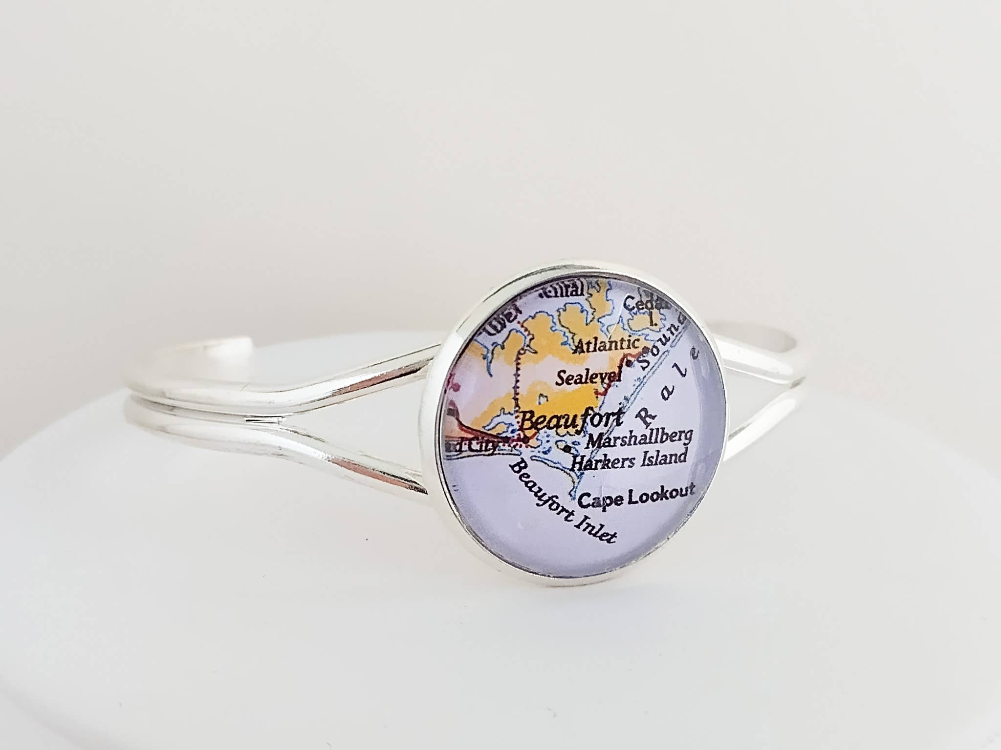 Piccadilly Pendants - Vente Bracelet manchette - Bracelet carte personnalisé0