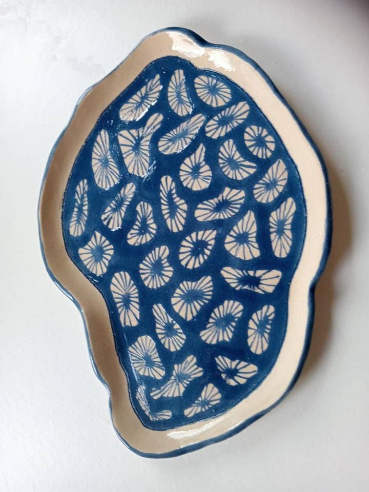 Origineel Keramisch Bord, Uniek Handgeschilderd Decor voor wholesale door Poterie Art Déco