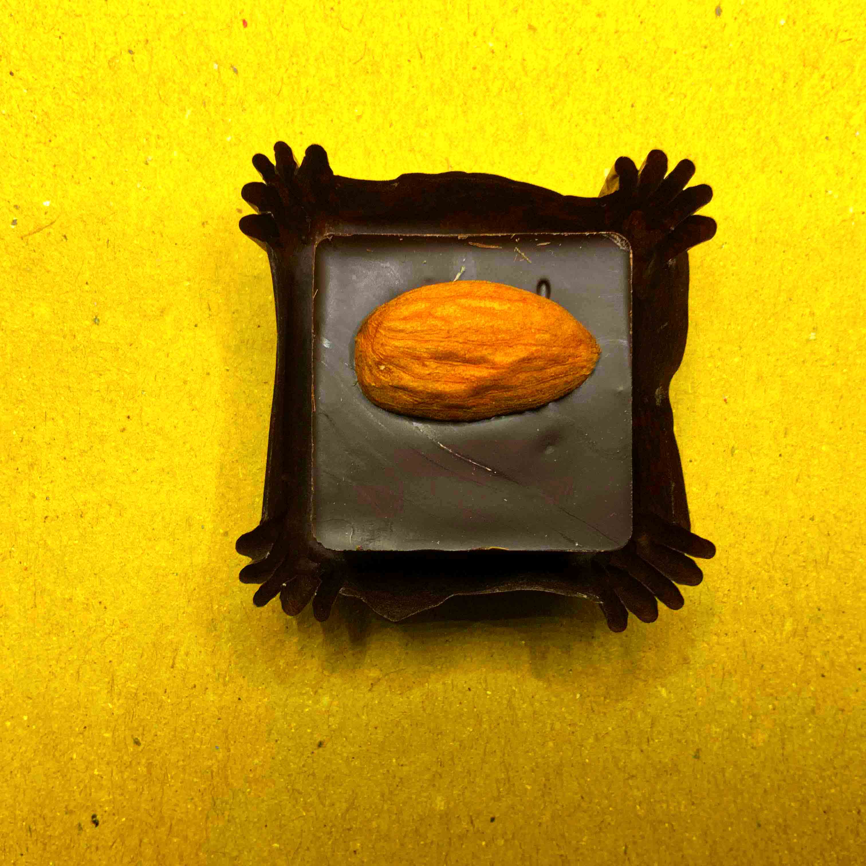 Alchimie di Circe - Wholesale Chocolate Box - 83% Single-Origin Dark Chocolates - Mandarin and Almond1