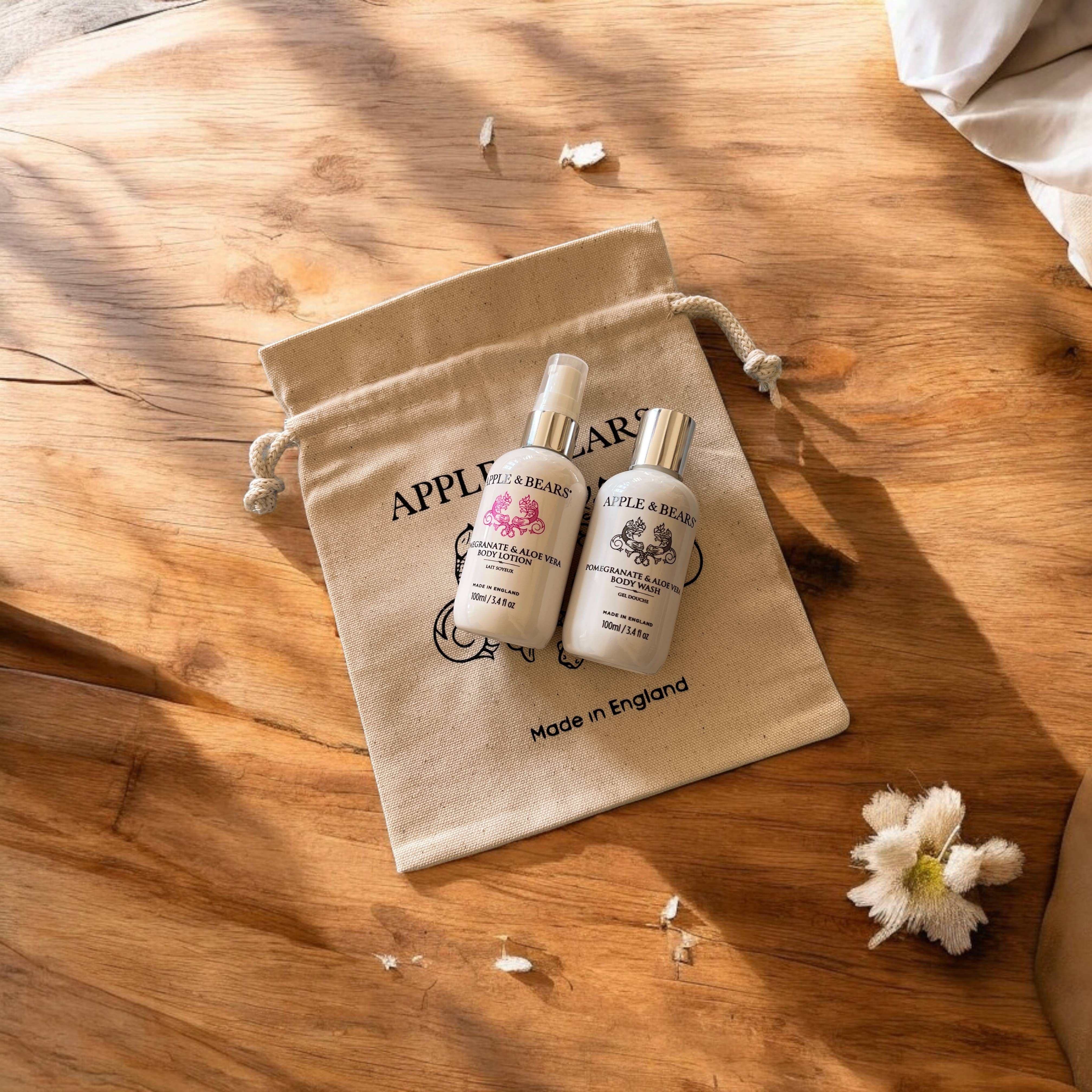 APPLE & BEARS – Großhandel Bade- & Körperpflege-Set – Reiseset mit Granatapfel und Aloe Vera, Wash & Lotion, 100 ml/3.410