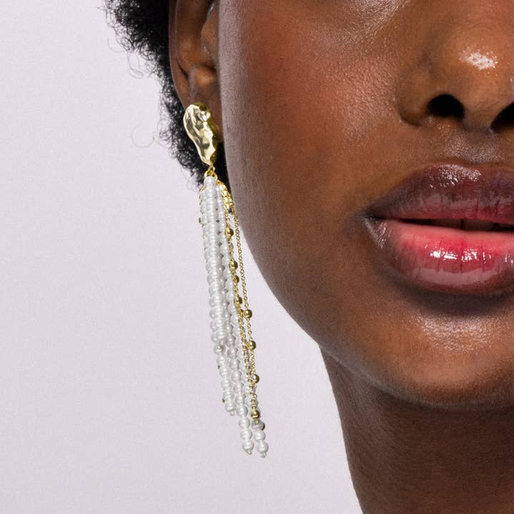 Luxenter - Wholesale Dangle Earrings - Pendientes de Perla Blanca acabados en oro amarillo de 18k - Subri3