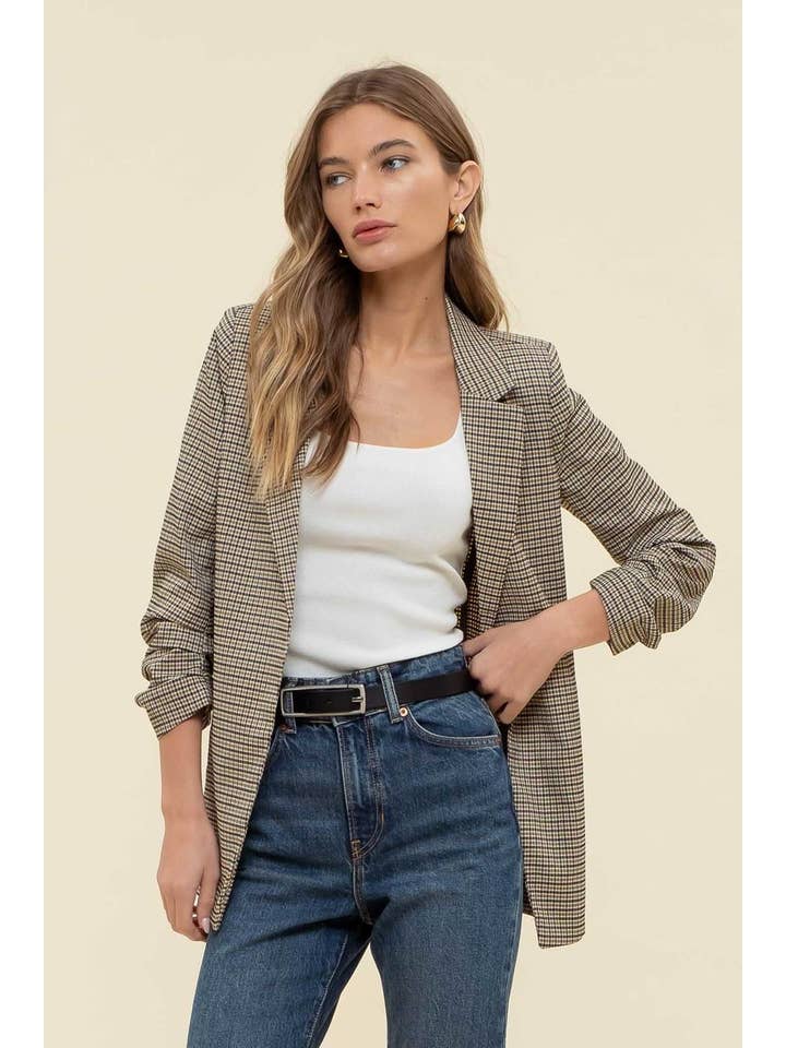 The Workshop Studio - Wholesale Blazer - Dames - GERUITE BLAZER MET KRAAG EN 3/4 RUCHES AAN DE MOUWEN9