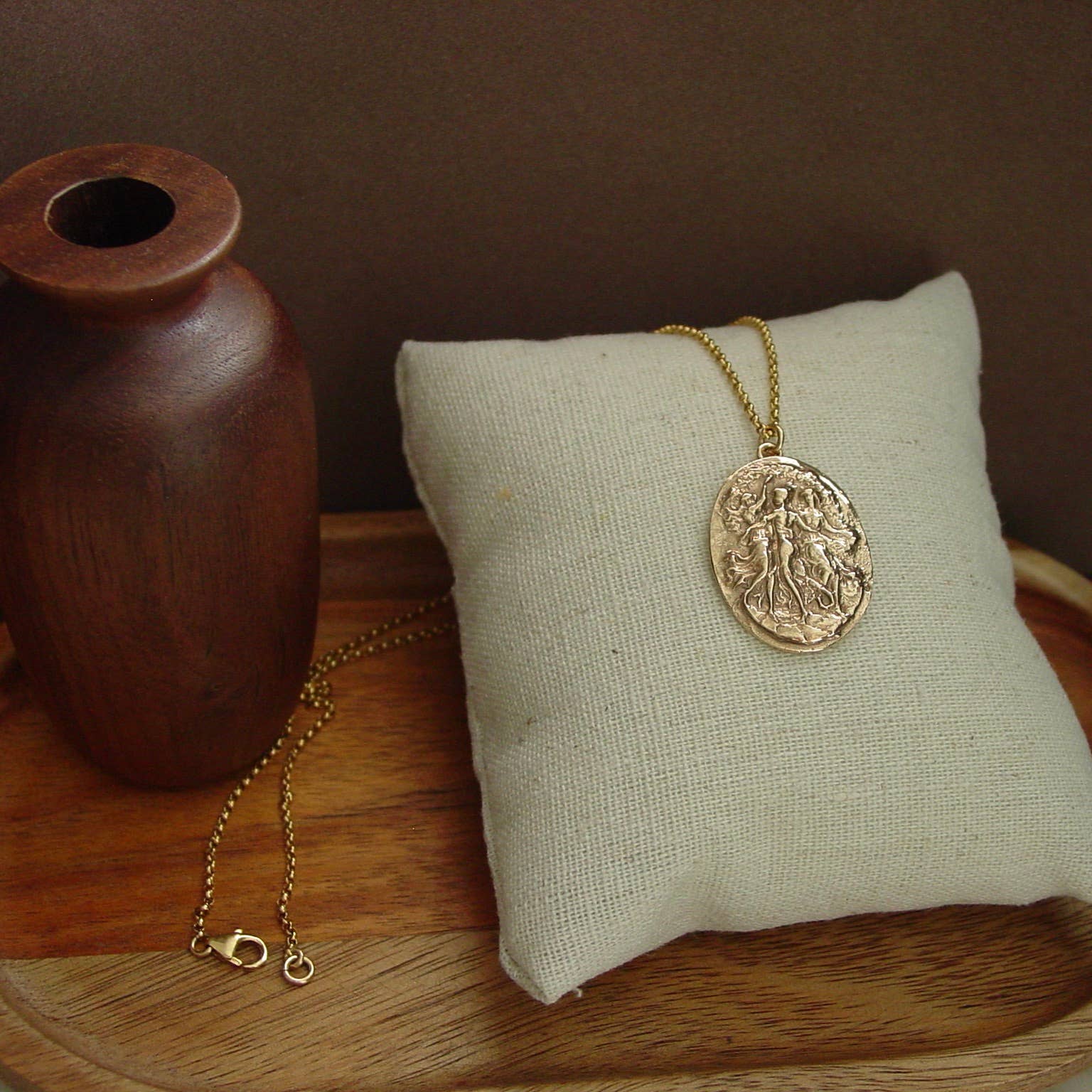 Vis a Vis Jewelry - Wholesale Pendant/Charm Necklace - The Three Graces Necklace8