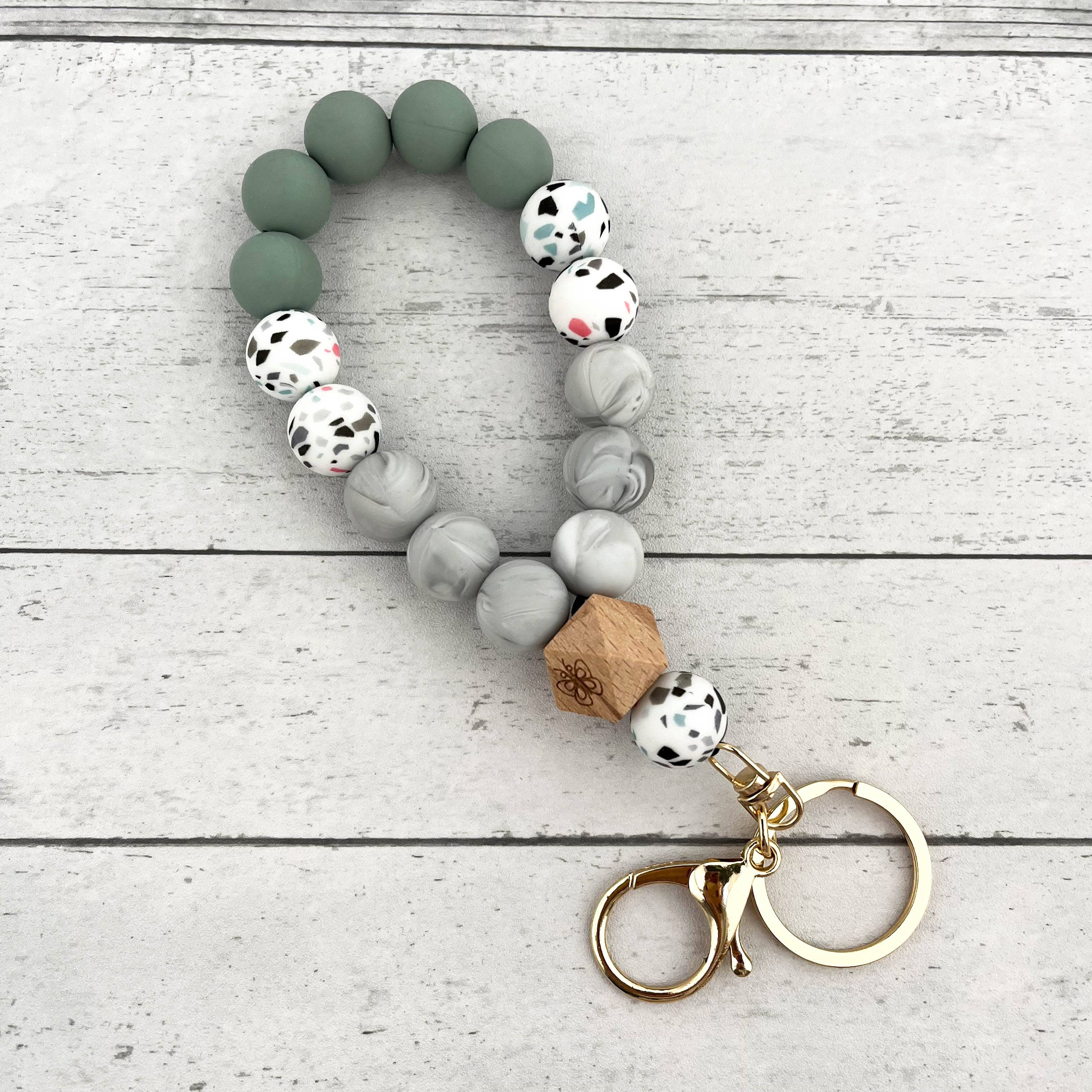 SoapElenGlen - Venta al por mayor Pulseras llavero - Pulsera de llavero con cuentas de silicona de camuflaje y dije5