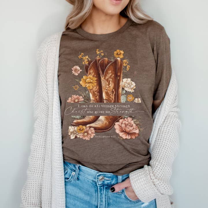 Ik kan alle dingen doen door Christus Laarzen Geloof Grafisch T-shirt voor wholesale door J. Mack Designs