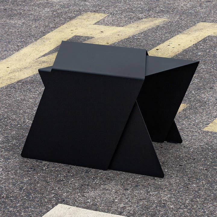 Conjunto de 2 Mesas de Centro Stalk em Metal Preto por atacado de StudioMakuko