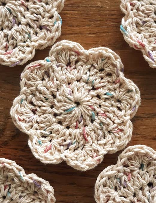 Clover Garden Crafts - Wholesale Wash Cloth - Cotton Crochet Floral Off White Ecru Speckled Face Scrubbies2