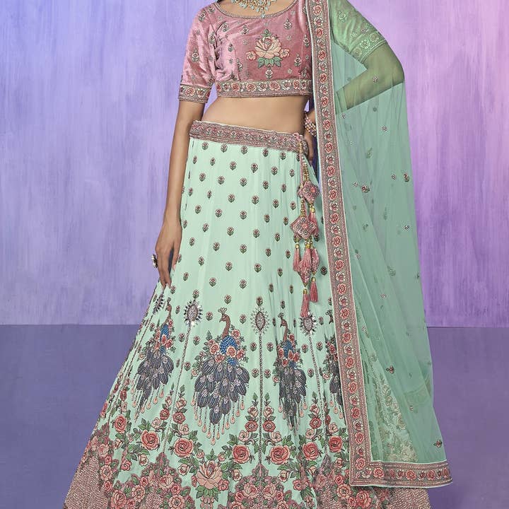 Lehenga Choli in Velluto Verde per Festival e Matrimoni Indiani - Lavoro di Ricamo. e ulteriori Risultati per comprare abbigliamento firmato all'ingrosso. Resi gratuiti e termini di pagamento a 60 giorni su Faire in tendenza su Faire.