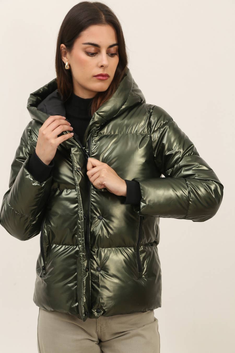 Attrait Paris - Vente Doudoune – femme - Doudoune courte matelassée à capuche bord cotes métallisée16