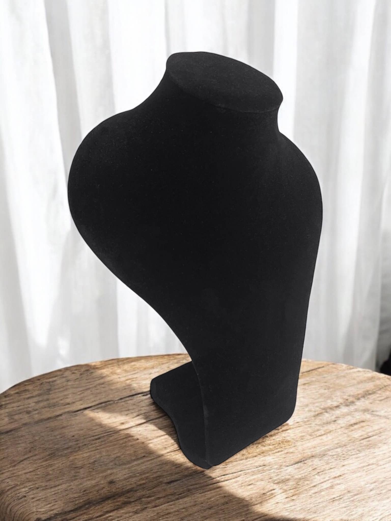 Black Bust display (30x22x11cm) RY19 for wholesale on Faire