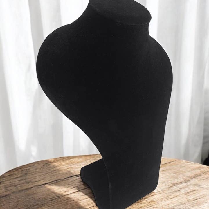 Black Bust display (30x22x11cm) RY19 for wholesale on Faire0