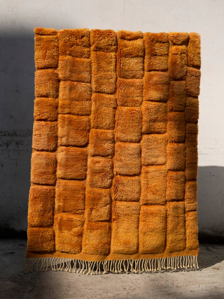 Premium handgetufte gouden oker Beni Mrirt Marokkaans tapijt voor wholesale door BerberNest