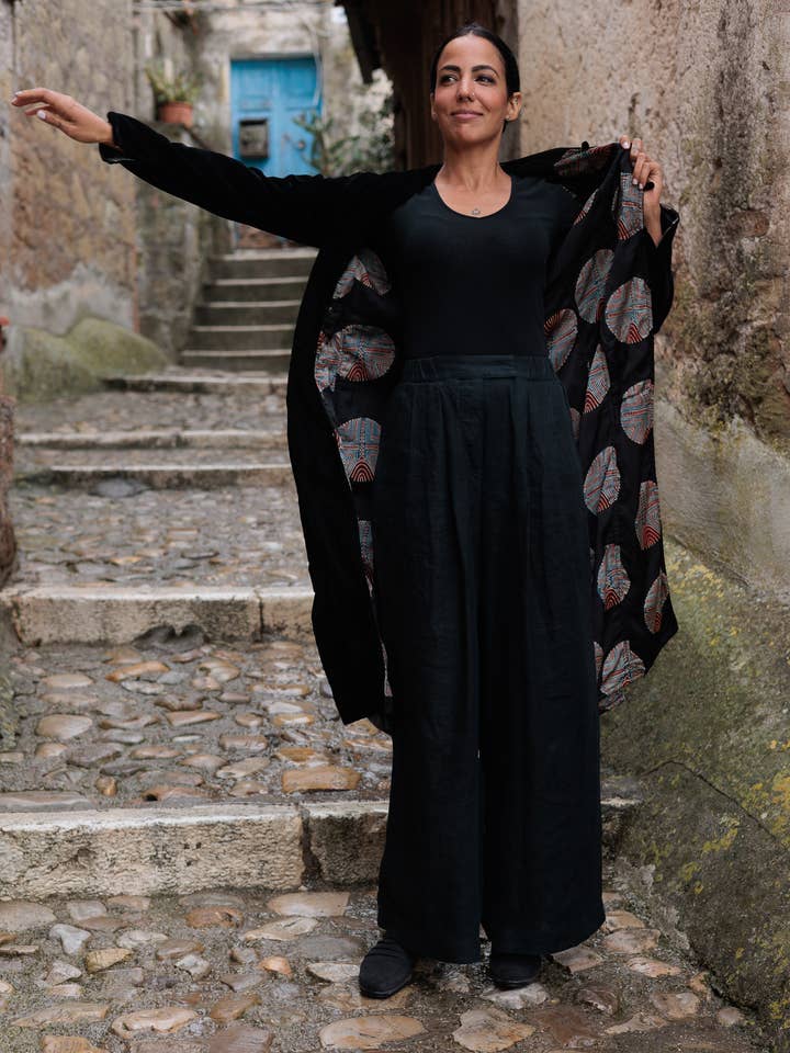 Devi Shop – wholesale Rock - Dam – Silke och sammet vändbar kappa ~ Svart