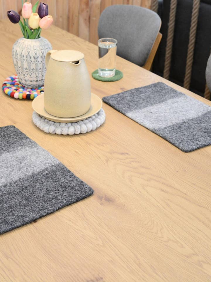 Set aus 6 handgefertigten Platzsets aus Wollfilz, hitzebeständig für den Großhandel von Woollyfelt