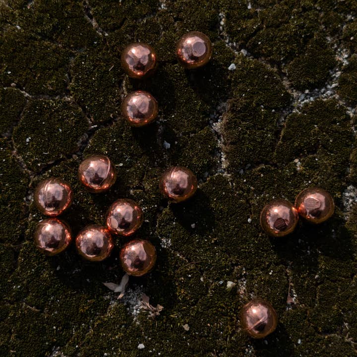 Petites sphères de cuivre pour la vente par The Crystal Tabby