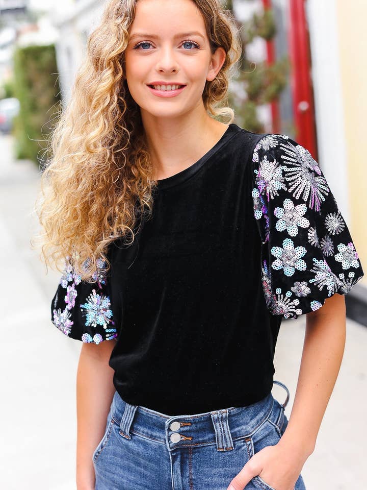 Top de veludo com manga puff com lantejoulas florais Feeling Glamorous Black (Open Pack) por atacado de Promenade