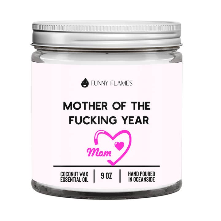 Mère de l'année, cadeau pour maman pour la vente par Funny Flames Candle Co - Les Creme