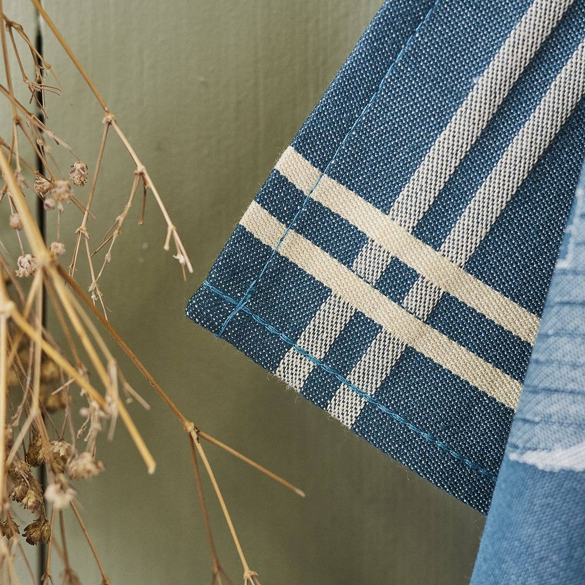 Sylvie Thiriez - Wholesale Dishcloth - Torchon jacquard Coeur vallée blue2