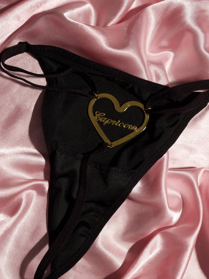 String de naissance du zodiaque (Capricorne) pour la vente par Dusk to Dawn