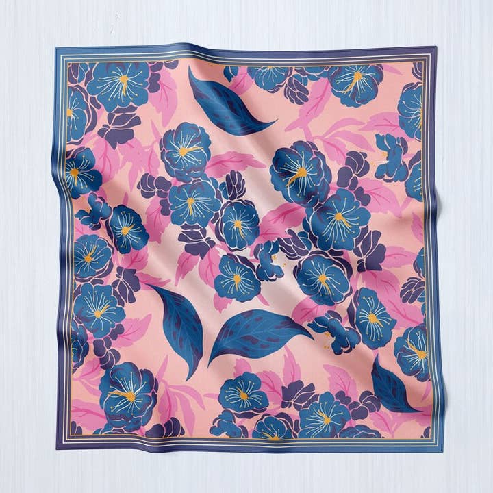 Tropicana Blossom, écharpe carrée/châle bohème luxueux, fabriqué sur commande, fait à la main et sans cruauté envers les animaux pour la vente par Ebon et Noir LLC