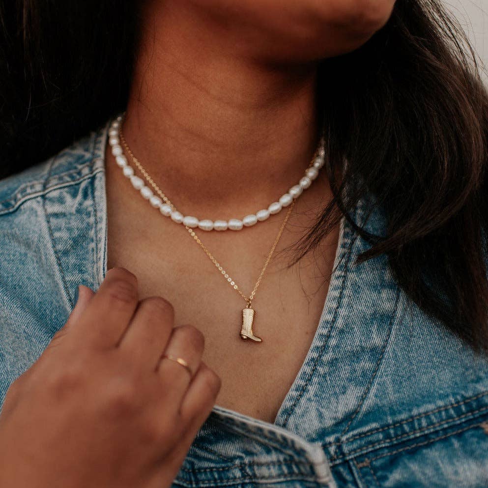 Mauve Jewelry Co. - Vente Colliers à pendentif - Collier Dolly avec breloque bottine6