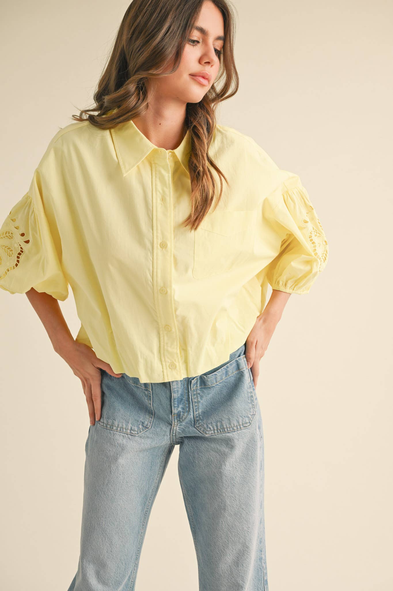 &MERCI – Engroshandel Skjorte med buttondown – til kvinder – UDSKÅRET BRODERET BOBLEÆRME TOP MTP383547