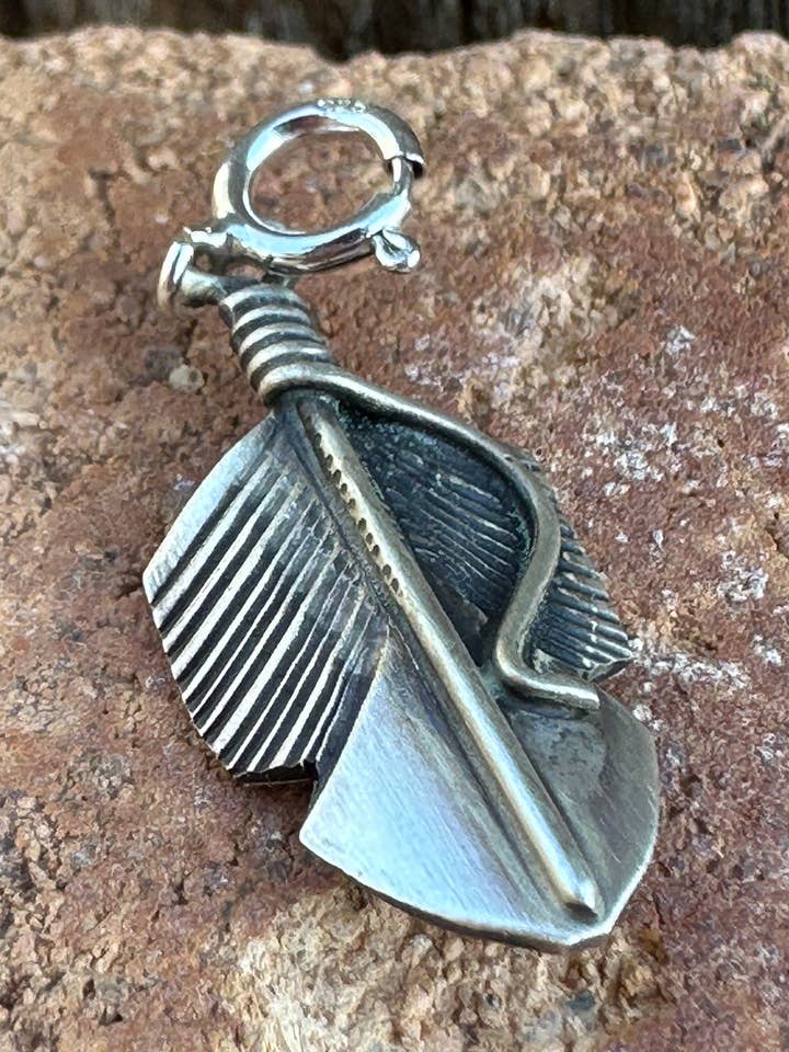 Ciondolo Piuma in Argento Sterling Lavorato dai Navajo per la vendita all'ingrosso da parte di Nizhonitradersllc
