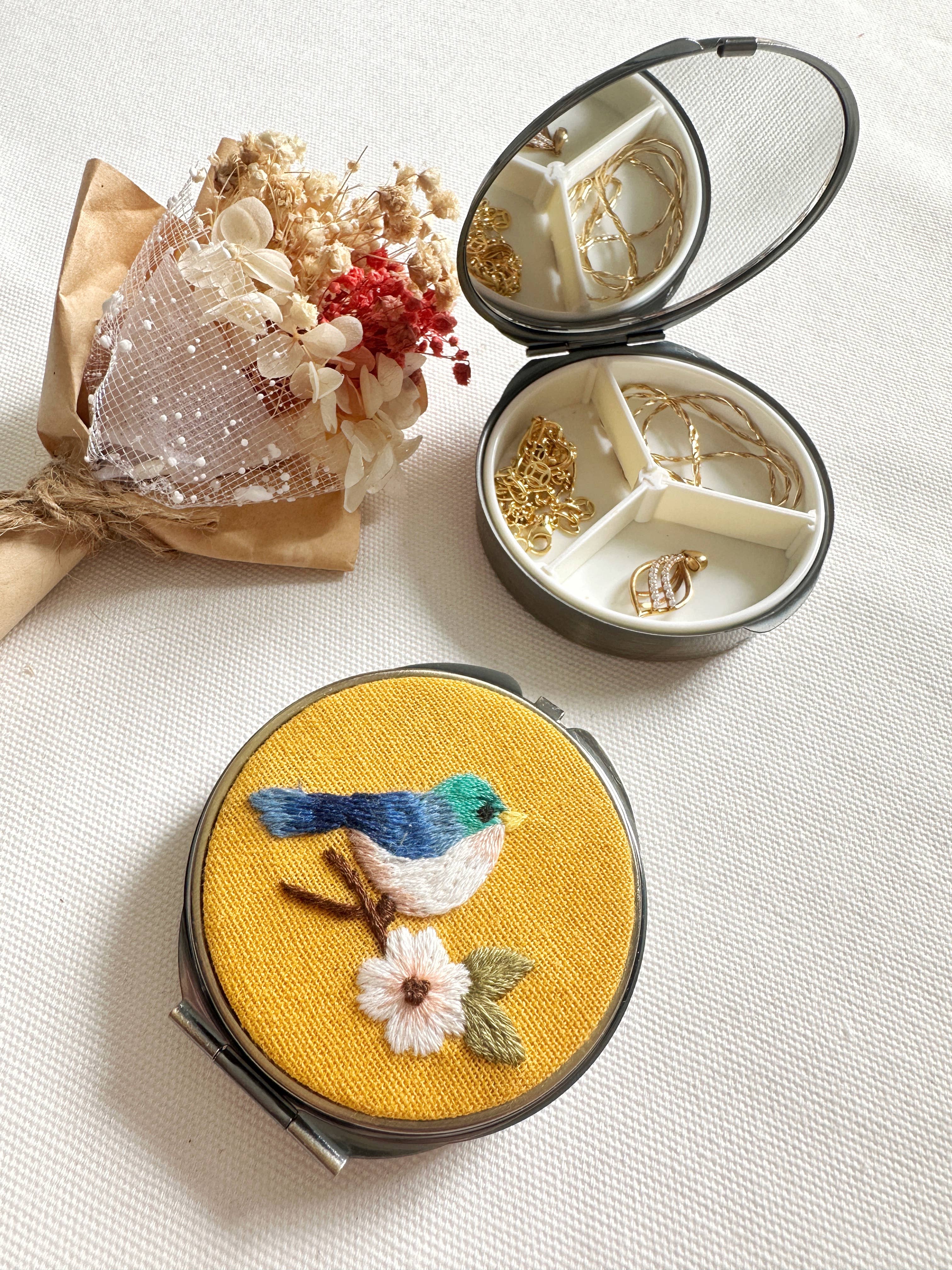 Quince Fables - Wholesale Jewelry Box/Organizer - Floral Embroidered Round Jewelry Box With Mirror (In Stock✅)7