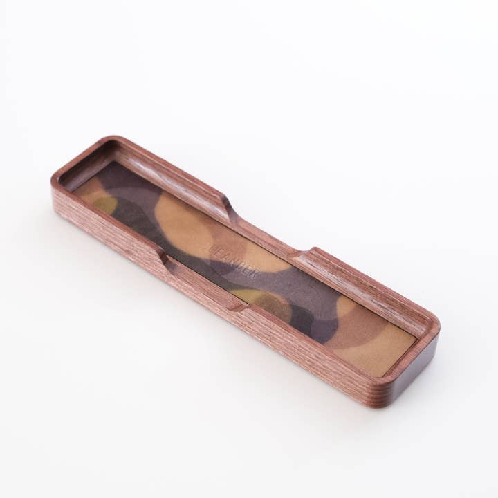 Porte-stylo en cuir camo pour la vente par Leander