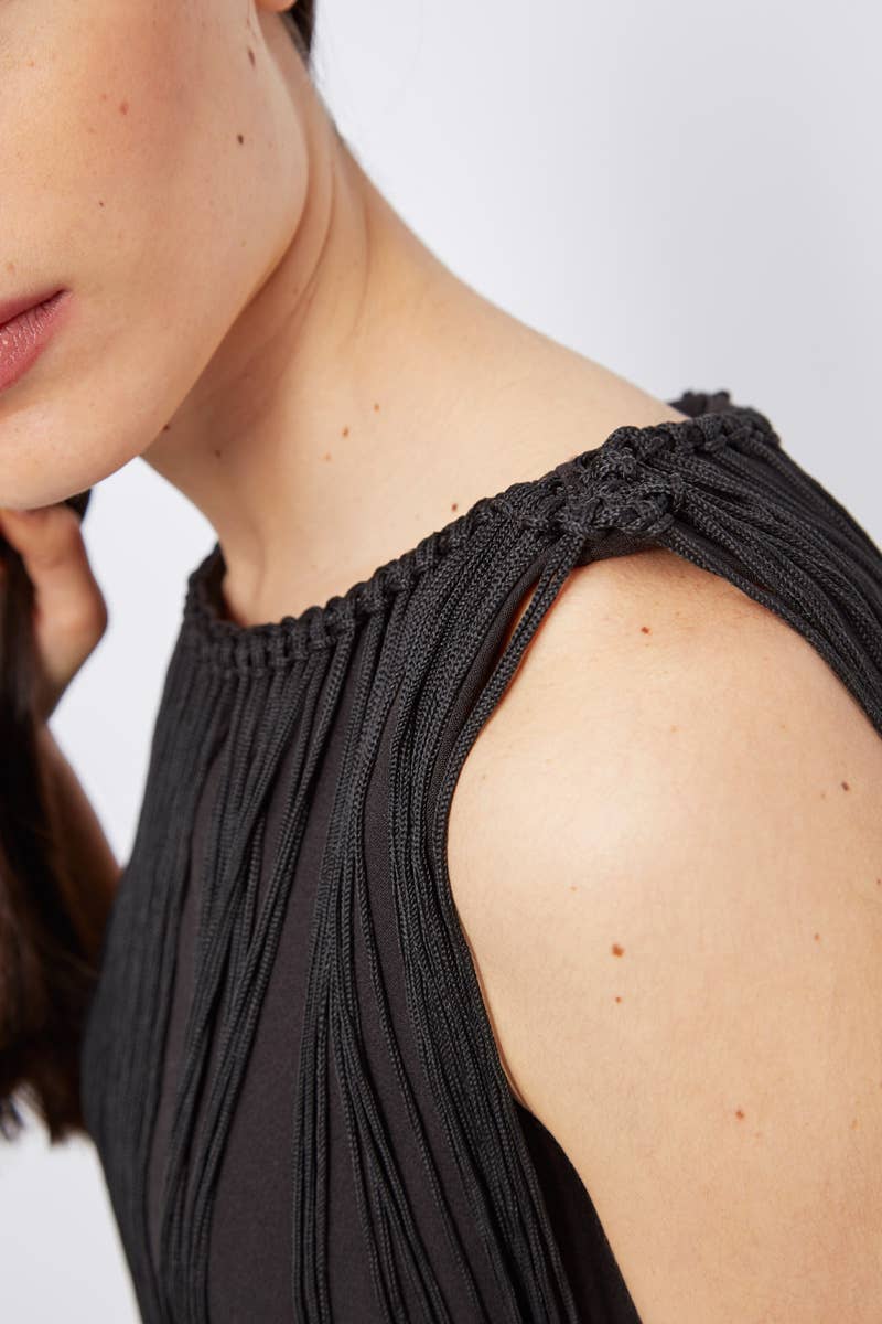 BanBat - Vente Robe – femme - Robe en mousseline noire avec détails en franges et fermeture éclair3