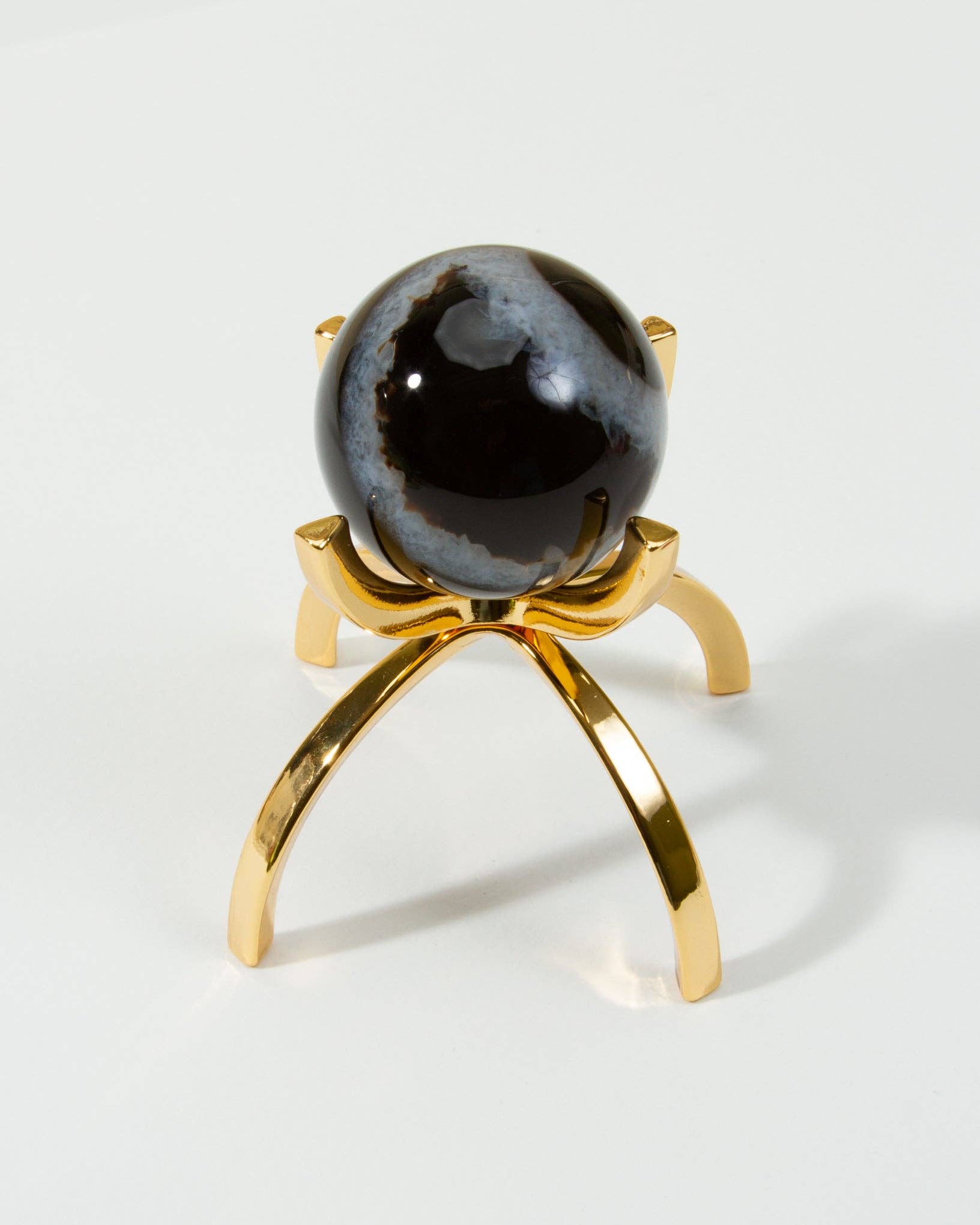 Luna Norte - Wholesale Decorative Figurine - Eye Of The Beholder Gemstone Sphere On Stand Set - Sardonyx