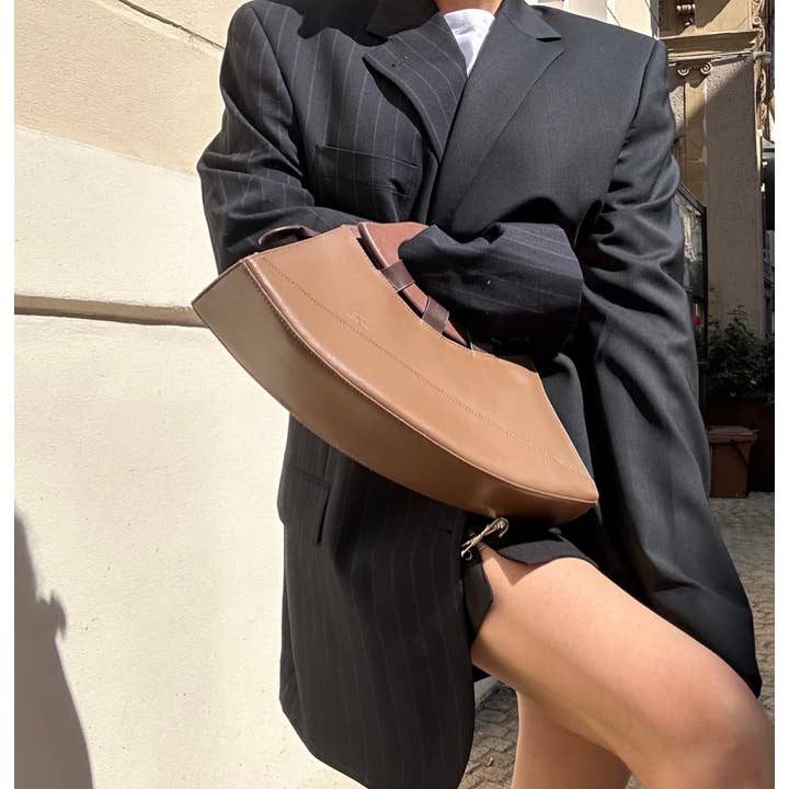 Blazer oversize pour femmes en tissu recyclé avec contraste pour la vente par ERDLUXE