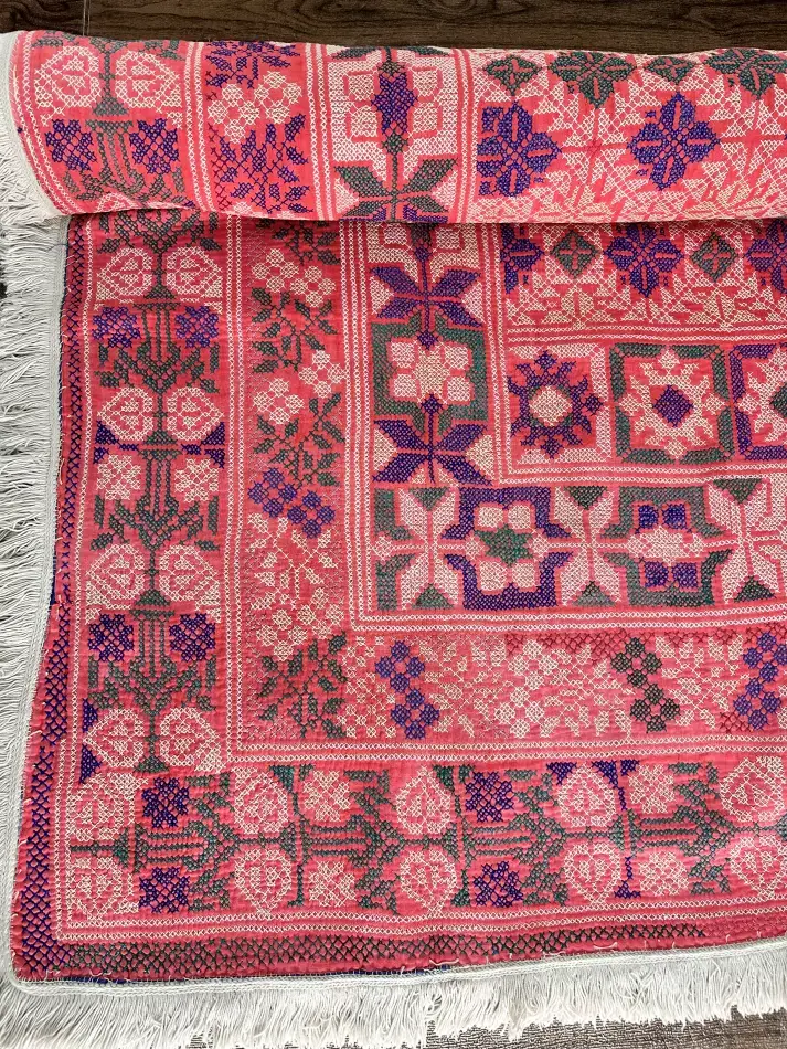 The Eastern Loom – Großhandel Überwurfdecke – Handgestickte Vintage-Tagesdecke aus Baumwolle – Sofaüberwurf und Bettdecke3