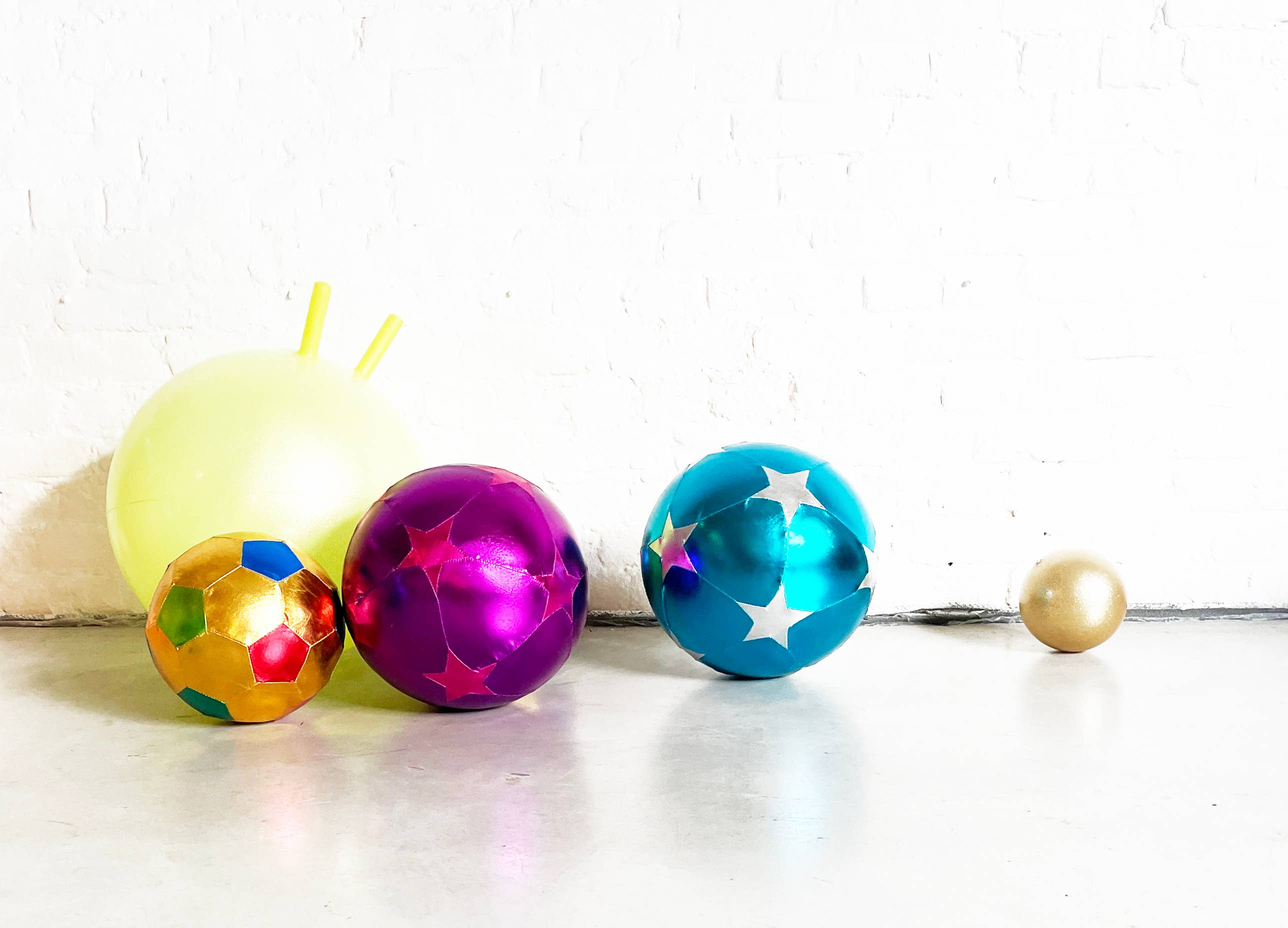 Ratatam! - Wholesale Balloon - Purple balloon with pink stars in inflatable fabric diam 30 cm1