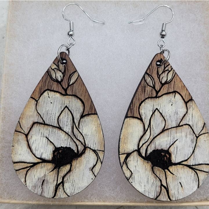 Tropfenförmige Magnolien-Ohrringe für den Großhandel von Circle F Boutique and Trading Post