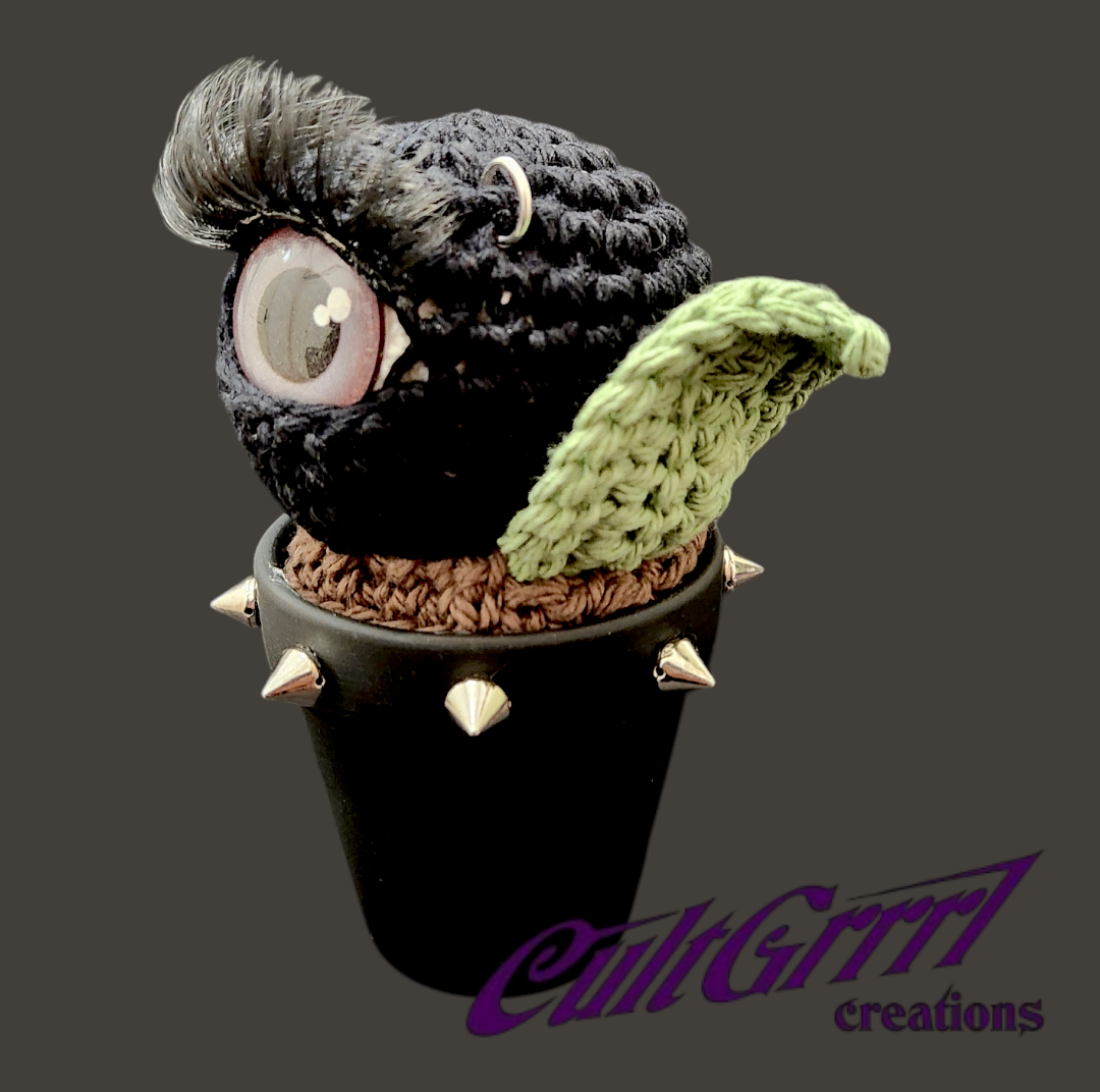 CultGrrrl Creations - Wholesale Decorative tabletop object - Crochet Faux EyePod Plant7