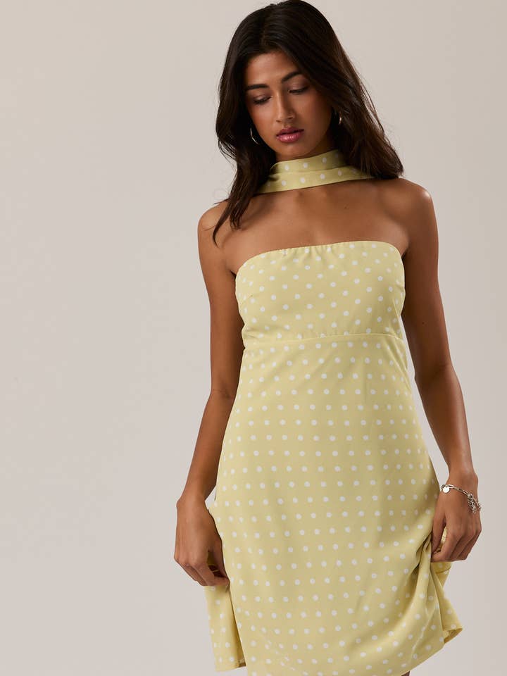 ROBE MINI À POIS AVEC ÉCHARPE ATTACHÉE pour la vente par LE LIS