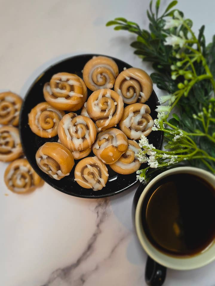 Cinnamon Roll Wax Melt for wholesale by The Littlest Things
