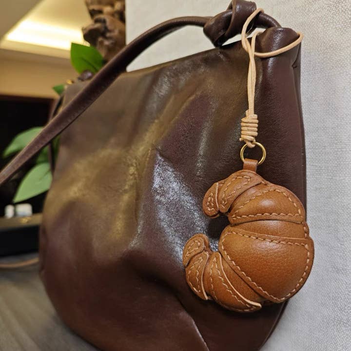 Charms de sac croissant en cuir grainé fait main et autres tendances Résultats pour grigri sac en vente B2B. Retours gratuits et paiement à 60 jours sur Faire sur Faire.