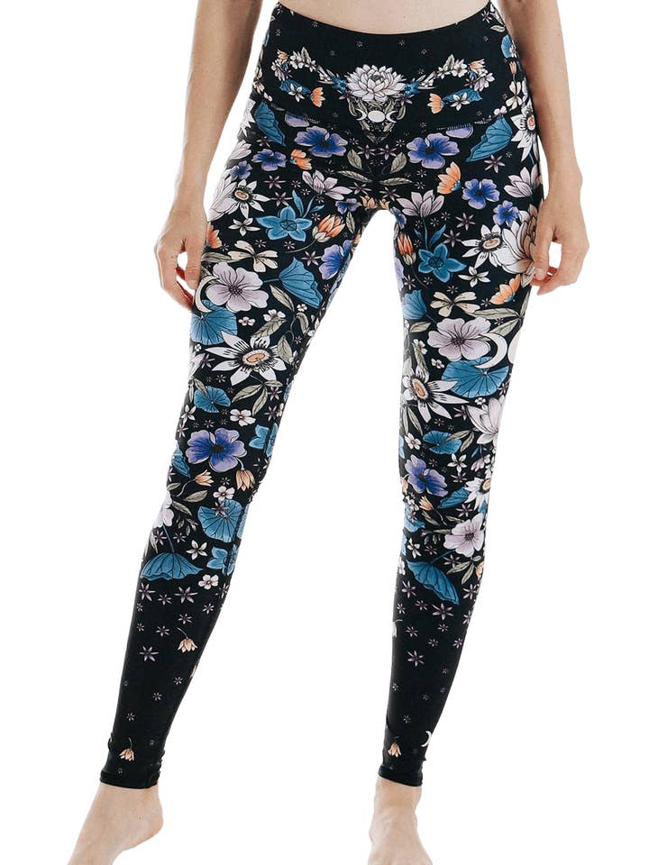 Goddelijke yoga-legging met vrouwelijke print voor wholesale door Yoga Democracy